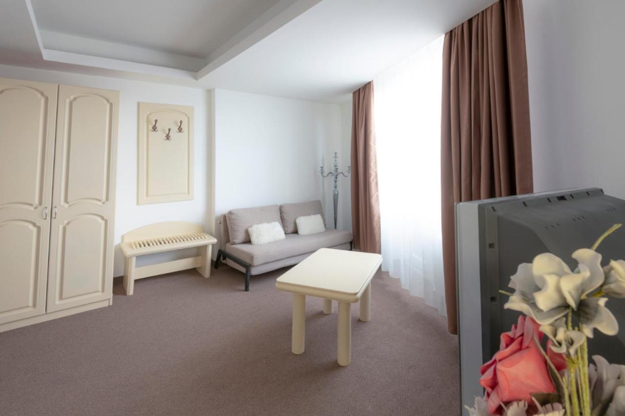 Hotel Randy Констанца Екстериор снимка