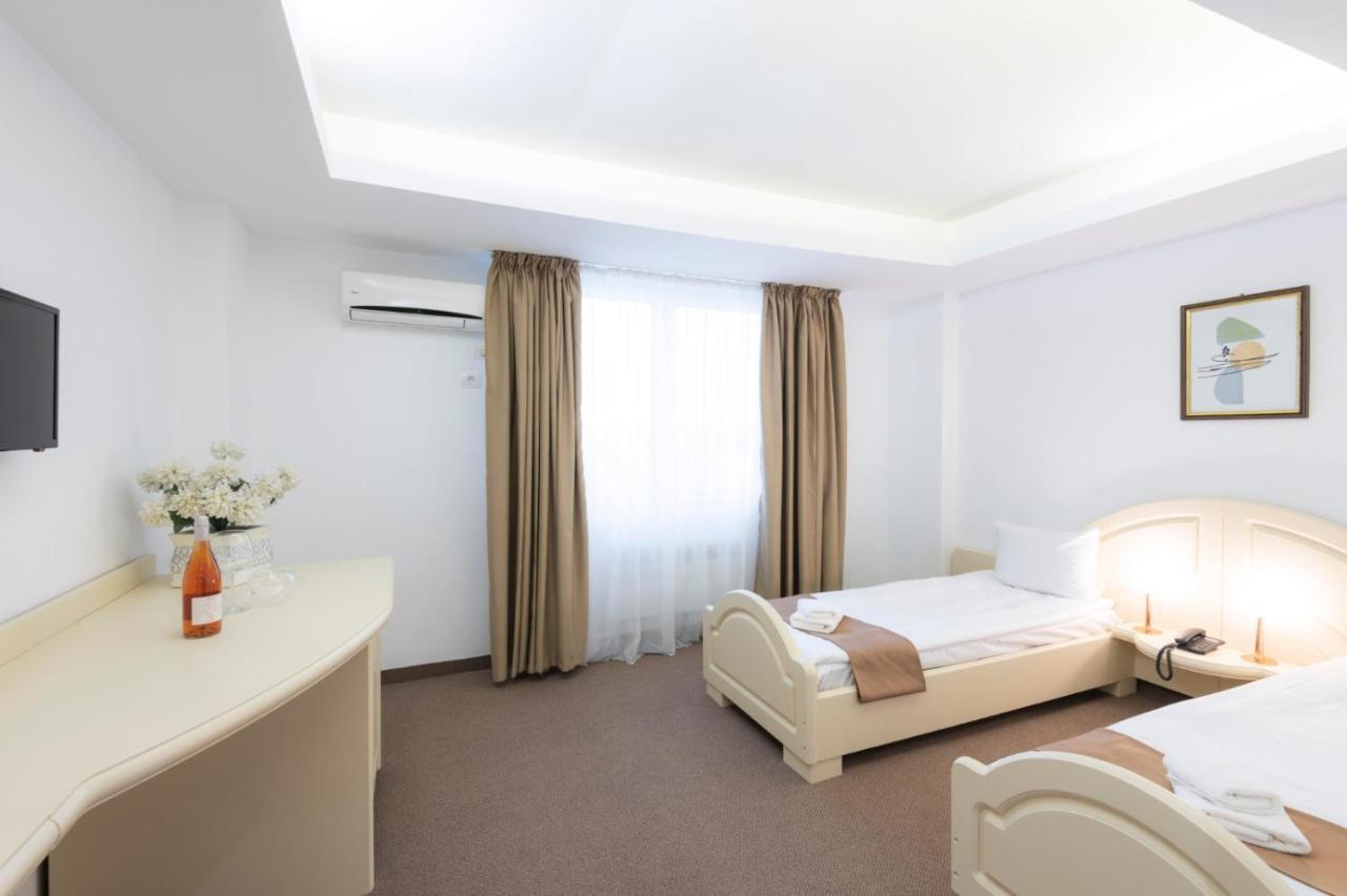 Hotel Randy Констанца Екстериор снимка