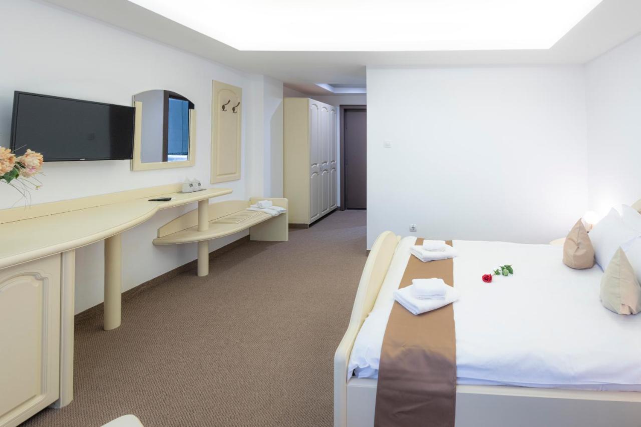 Hotel Randy Констанца Екстериор снимка