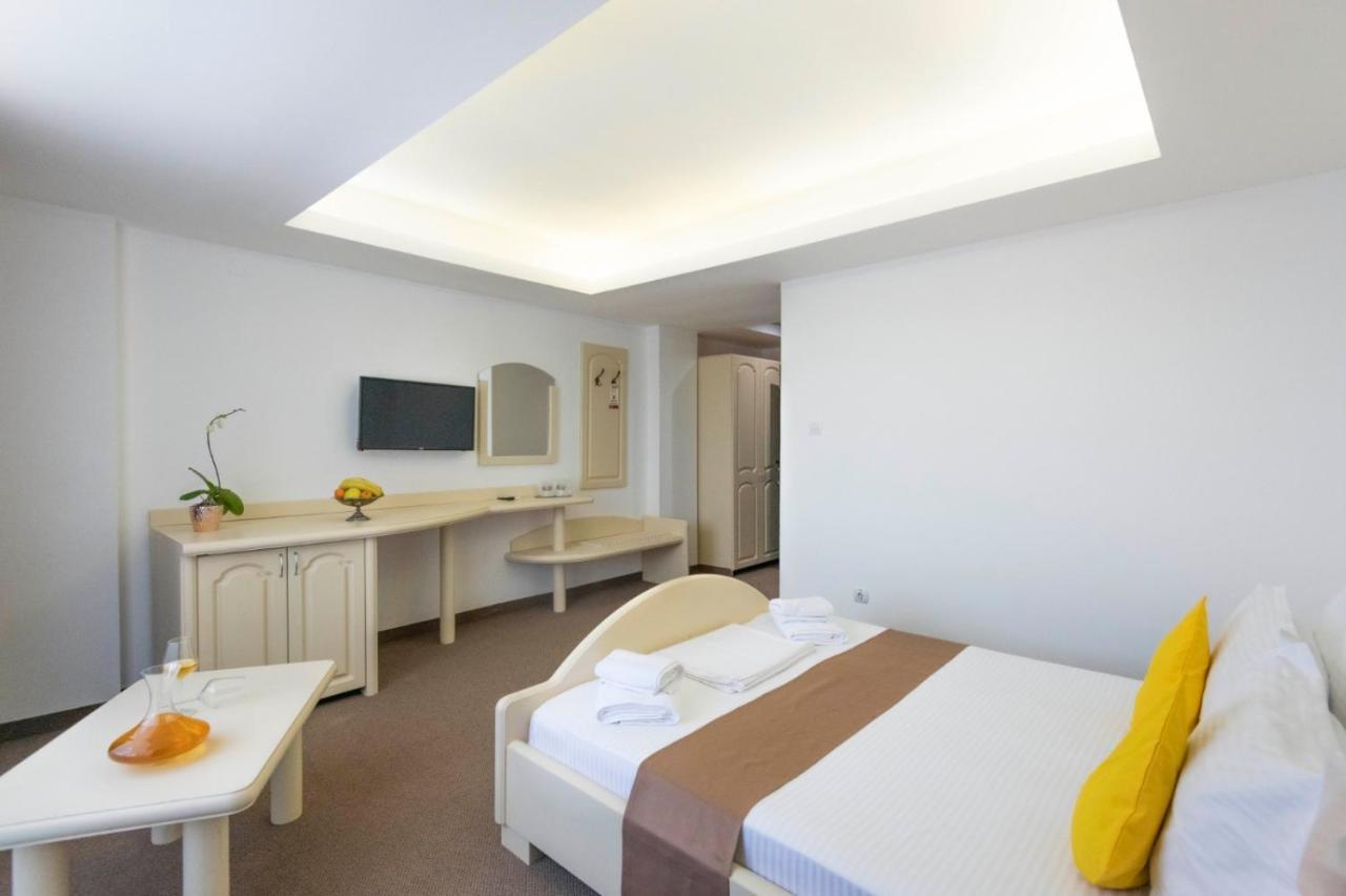 Hotel Randy Констанца Екстериор снимка
