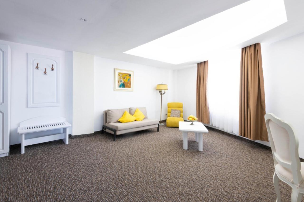 Hotel Randy Констанца Екстериор снимка