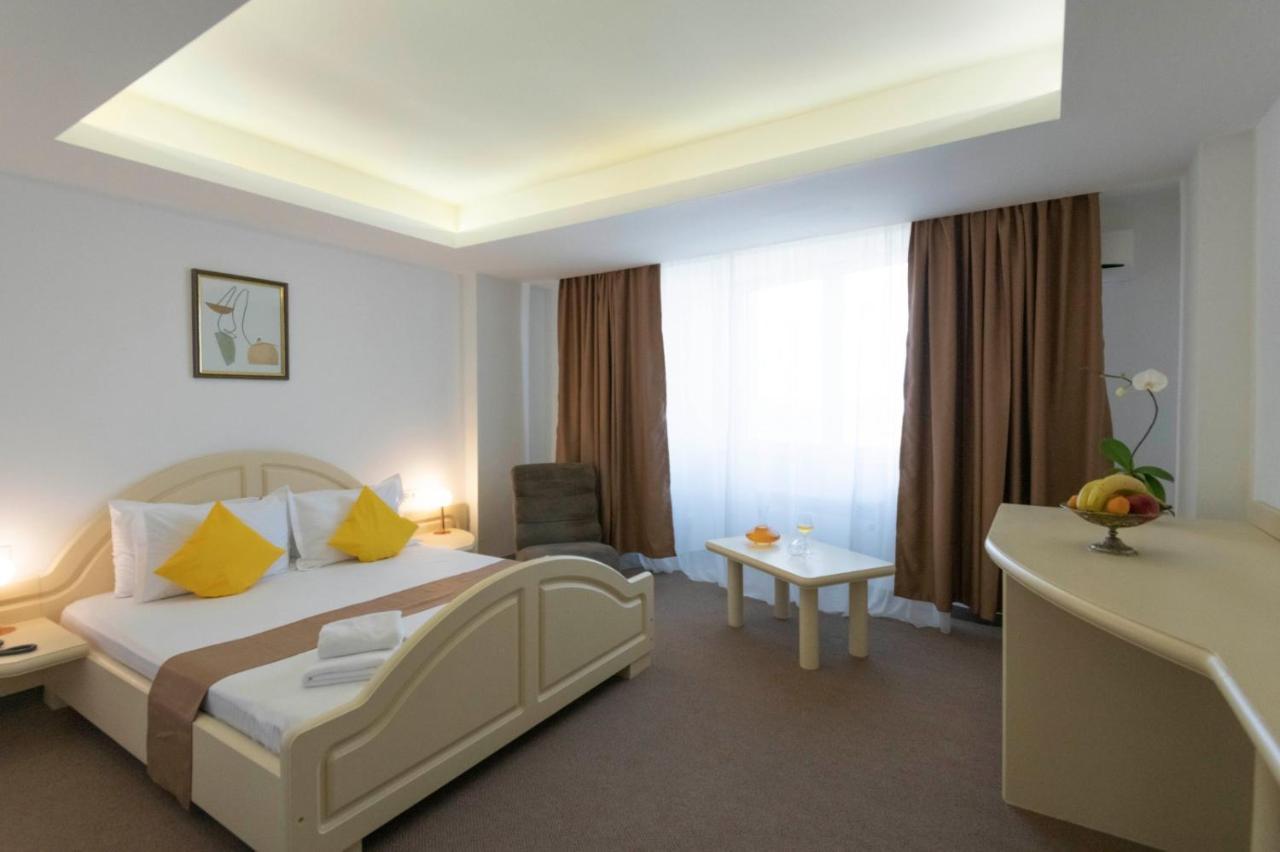 Hotel Randy Констанца Екстериор снимка
