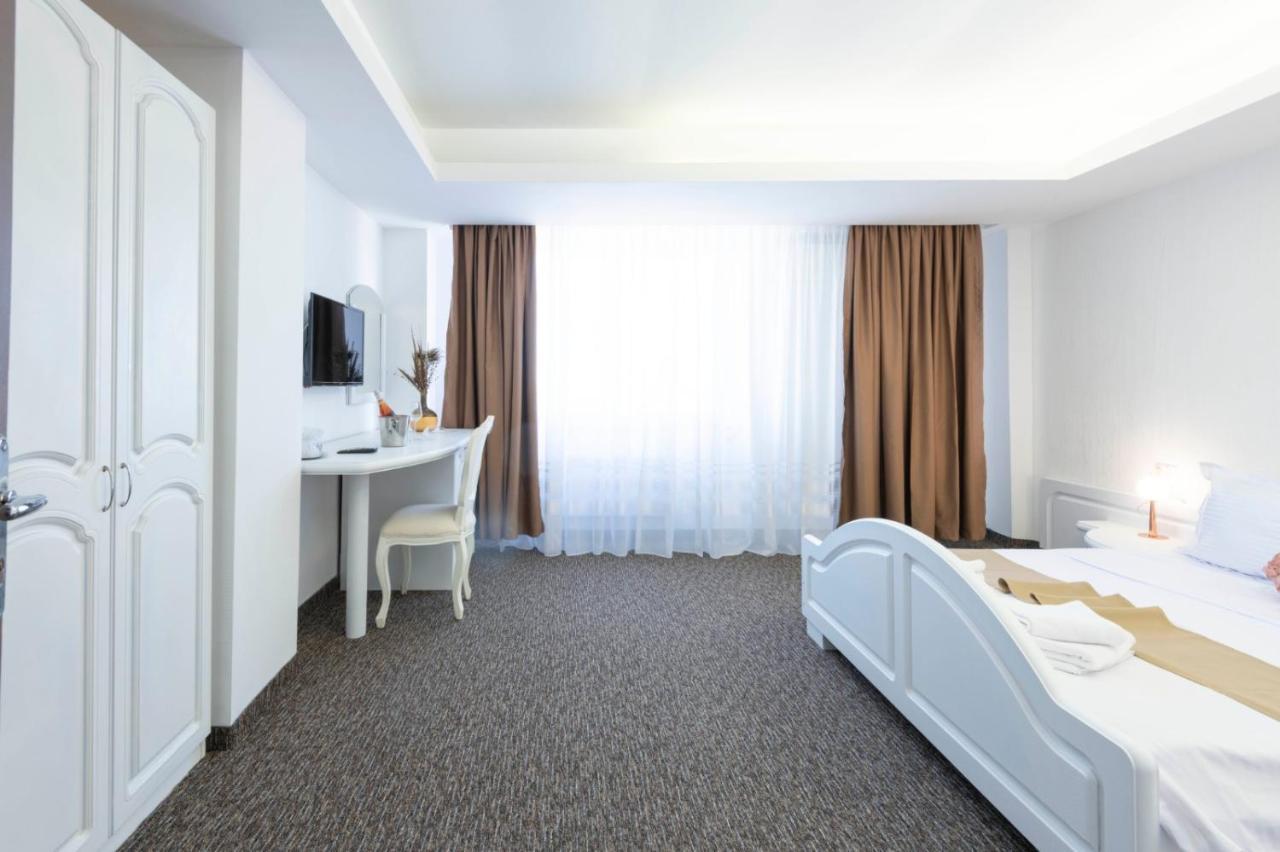 Hotel Randy Констанца Екстериор снимка