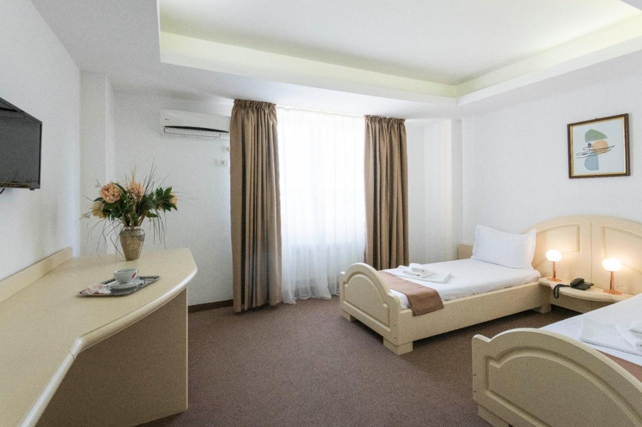 Hotel Randy Констанца Екстериор снимка