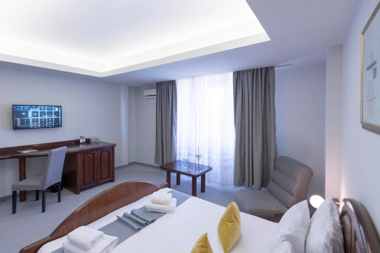 Hotel Randy Констанца Екстериор снимка