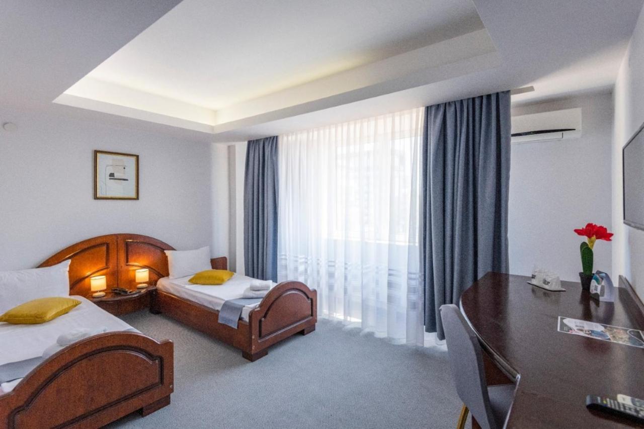 Hotel Randy Констанца Екстериор снимка